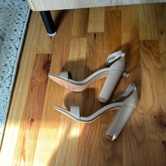 Steve Madden Carrson block heel size 6. - Picture 14 of 16